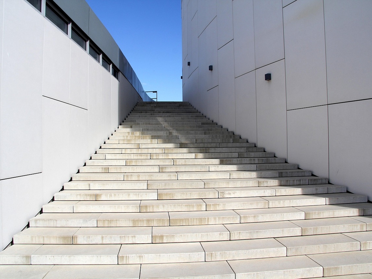 Treppe mit Naturstein